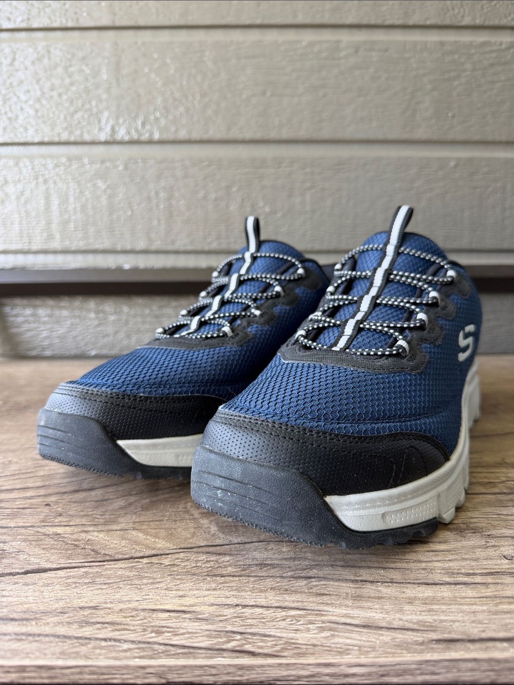 Skechers Summit Men’s Blue and Black Lace-Up Walking Shoes size 13